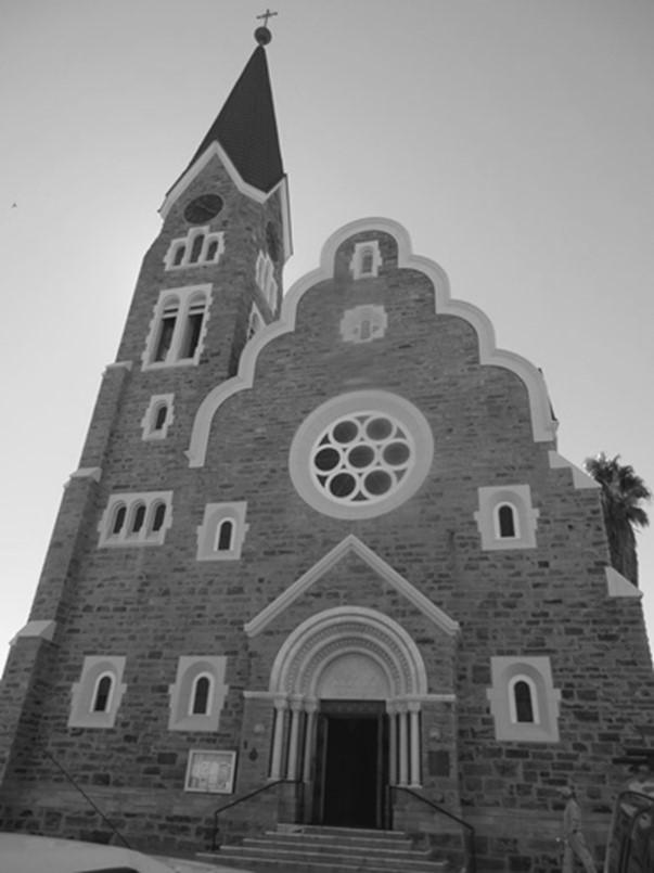 Kirchliche Nachrichten **** August / September 2018 EIN BESUCH DER CHRISTUSKIRCHE IN WINDHOEK - TEIL 1 ährend eines Urlaubs in Namibia hatte ich W vor kurzem die Gelegenheit, die Christuskirche der