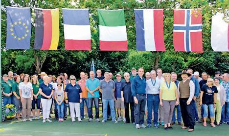 Anschließend begrüßte Stadträtin Andrea Safferling in Vertretung von OB Dr. Kurz die Werfer aus sieben Nationen und eröffnete die 1. Europameisterschaft im Hufeisenwerfen.