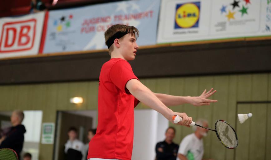 Badminton Standardprogramm 4. Die Mannschaftsaufstellung kann sich von Begegnung zu Begegnung ändern. Sie ist vor jeder Begegnung der Turnierleitung verdeckt abzugeben.