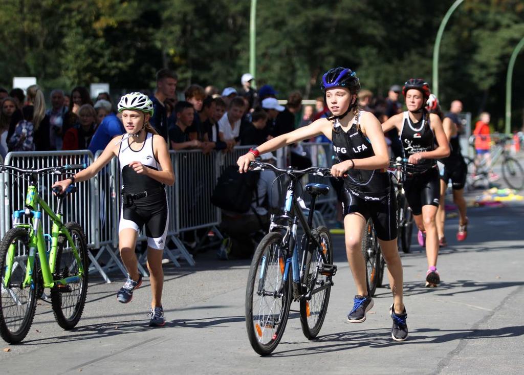 Triathlon Werden die Räder von der Schule oder dem Triathlonverband zur Verfügung gestellt, müssen die Schülerinnen und Schüler in das Bremsen und Schalten eingewiesen werden. 3.
