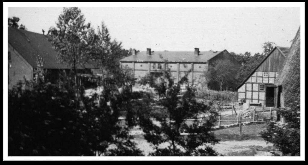 Anschließend in der Kirchenstr. die Hofanlage von Claus Harrje (Bild von der Schule aus gesehen.