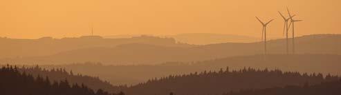 Dort genossen sie den fast zu schönen Sonnenuntergang mit Blick über den Pfälzerwald und über die Rheinebene bis hinüber in den Odenwald und in die nördlichen Ausläufer des Schwarzwaldes.