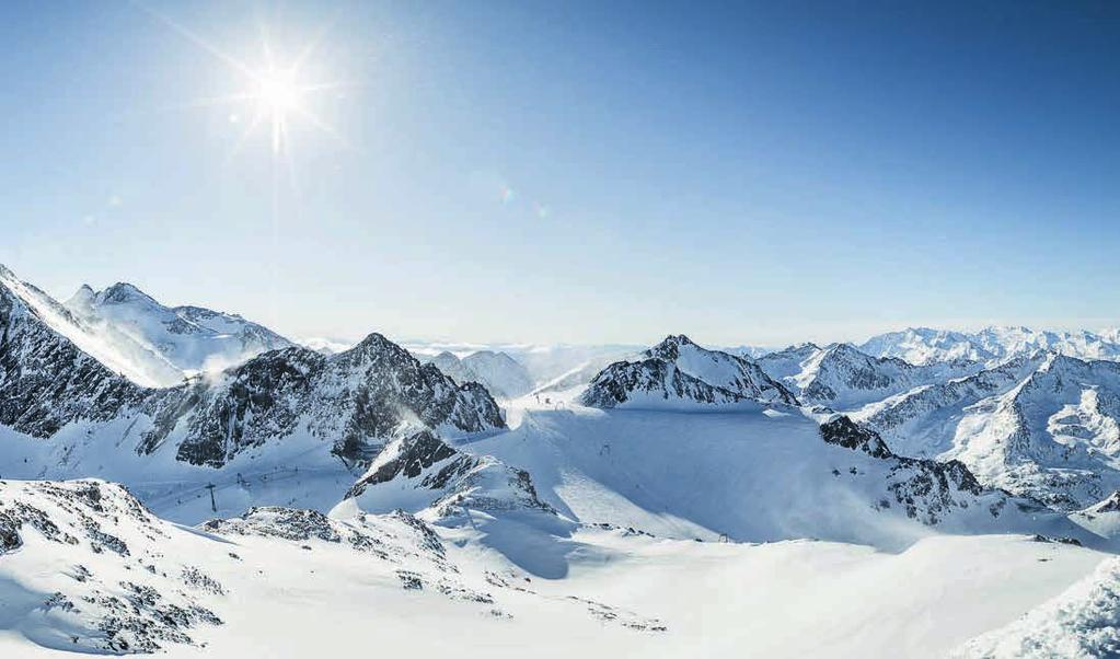 Bestens ausgebildete SkilehrerInnen betreuen die Kinder im Kinder und Jugend Ski-Camp am Stubaier Gletscher den ganzen Tag. Von Dezember bis April geöffnet. Mittagsbetreuung inklusive.