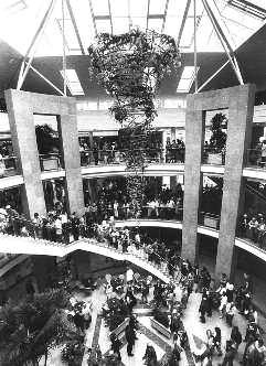 Die Wuppertaler Adaption von der Kunst auf den Konsum war neu und wurde prompt in den folgenden Jahren von vielen Einkaufszentren übernommen.