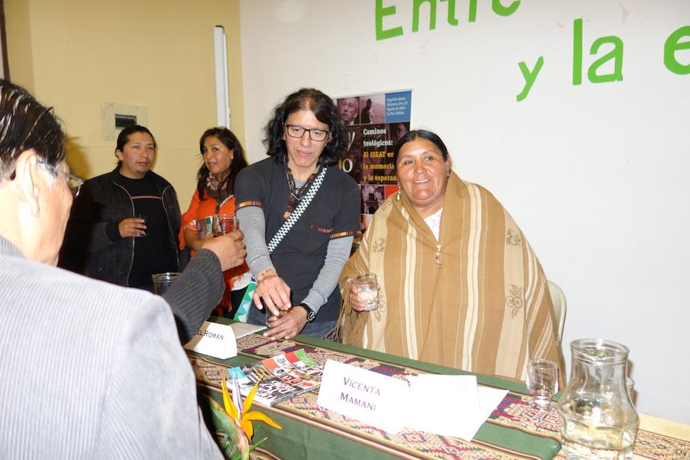 Vicenta Mamani Bernabé ist eine Aymara-Theologin, die für diese Grundthemen des ISEAT steht.