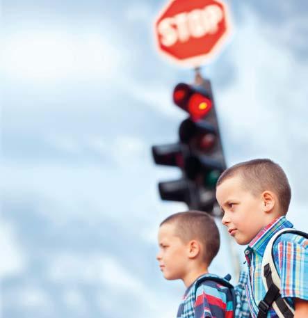 Sicher in der Schule und zu Hause Versuchen Sie, Ihrem Kind ein gutes Vorbild zu sein. Denn Ihr richtiges (und leider auch falsches) Verhalten prägt Ihr Kind am stärksten.