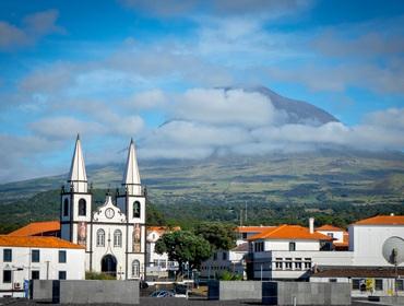 Tag: Terceira auf eigene Faust Unternehmen Sie mit Ihrem Leihwagen eine Rundfahrt über die drittgrößte Insel des Archipels.