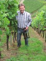 Platz Bundesehrenpreis 2015-2016 Inhaber Josef Rohrer Es ist die Kontinuität der Qualitätsphilosophie, die das Weingut über die ganzen Jahre im Sinne ihrer Kunden und Weinfreunde anstrebt.