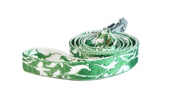 Nylon & Bambus Halsband Bambus grün Ein Halsband aus Bambus und Nylon in trendigem Design. Hergestellt aus Bergsteiger-Gurtzeug. Verstellbare Grösse. Breite / Längen 1.6 / 22-32 cm 3700717703153 2.