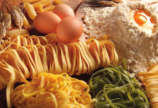 Pasta Spaghetti weitere Nudelsorten 72. alla Carbonara 6,50 mit Ei, Speck und Sahnesauce F 73. alla Bolognese 6,50 mit Tomatensauce und Hackfleisch 74. alla Pomodoro 5,50 6,00 mit Tomatensauce 75.