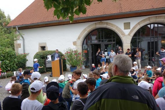 Dieses Jahr gab es auch Armbändchen für die teilnehmenden Kinder, gestiftet von der Gemeinde Deizisau.