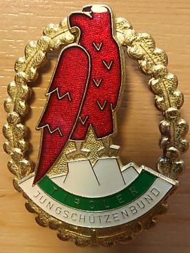 9 Ehrenzeichen der Tiroler Jungschützen (1) Zweck der Auszeichnung: Das Ehrenzeichen der Tiroler Jungschützen des BTSK wird an Persönlichkeiten verliehen, die sich um das Tiroler Jungschützenwesen