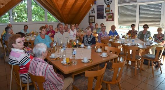 Jörg Ehlen aber auch darüber hinaus aus dem SVL (Männer ab 65, Frauen ab 60) treffen sich einmal jährlich auf Einladung des SVL-Vorstands im Grünewald zu einem unterhaltsamen Nachmittag bei Kaffee
