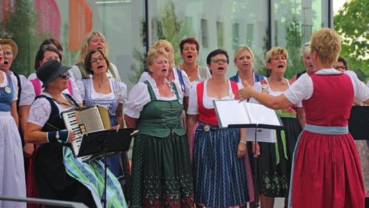 Friedhelm Brusniak und der Präsident des LVSM Georg Hettmann brachten in ihrer Begrüßung zum Ausdruck, dass Singen eine vielfältige Bereicherung für die Menschen ist und dass Singen bis ins hohe
