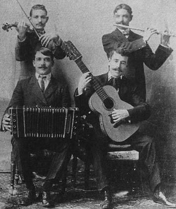 Tango-Stars der ersten Stunde: der Bandoneonist Juan Maglio Pacho mit seinem Quartett.