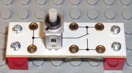 Der Schalter S Elektro-Experimentier-Box Schule 35 Foto Schema-Symbol Symbol für rastend Der Schalter ist ein metallischer Verbinder. Der Kontakt ist rastend; d.h. dass der Kontakt von selber geschlossen bleibt.