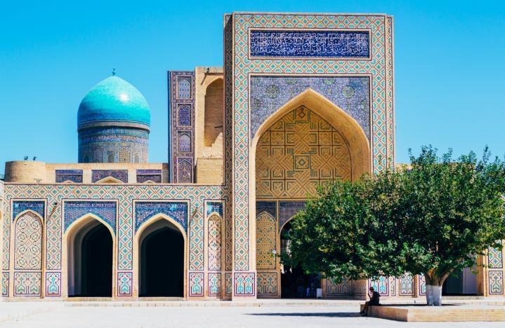 5. Tag Wunder aus 1001 Nacht (F/-/-) Die Oasenstadt galt früher als das islamische Zentrum Zentralasiens und auch als eine der wichtigsten Städte entlang der Seidenstraße.