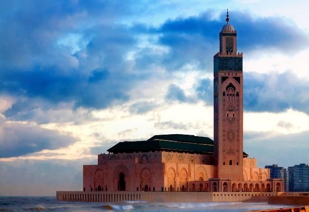 2. Tag, Sonntag: Casablanca Rabat, ca. 100 km Zunächst besichtigen Sie heute die imposante Moschee Hassan II (Innenbesichtigung).