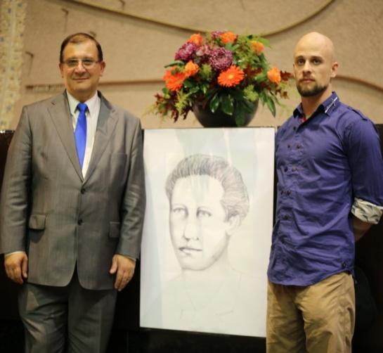 2015 im Rathaus Karlsruhe mit Brandon Bryant und Gilles-Eric Séralini geehrt wurde.
