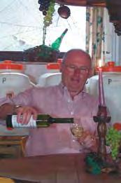 Karl-Heinz: Vor zwanzig Jahren wurde er mit einem befreundeten Weinbauer angelegt. Vorher war es ein 200 Quadratmeter großer Brennnesselhang.
