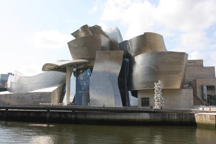 Kirchturmdenken spektakuläre Infrastruktur ( Bilbao-Effekt ) für