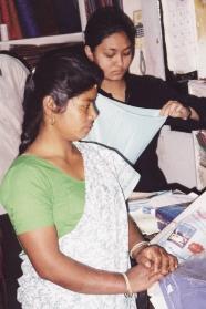 Nepal Sobha kann wieder lachen Als Witwe auf niedere Gesellschaftsstufe verbannt Hilfe aus Deutschland In den Jahren 1997 bis 2000 arbeiteten wir für die Gossner Mission in Nepal.