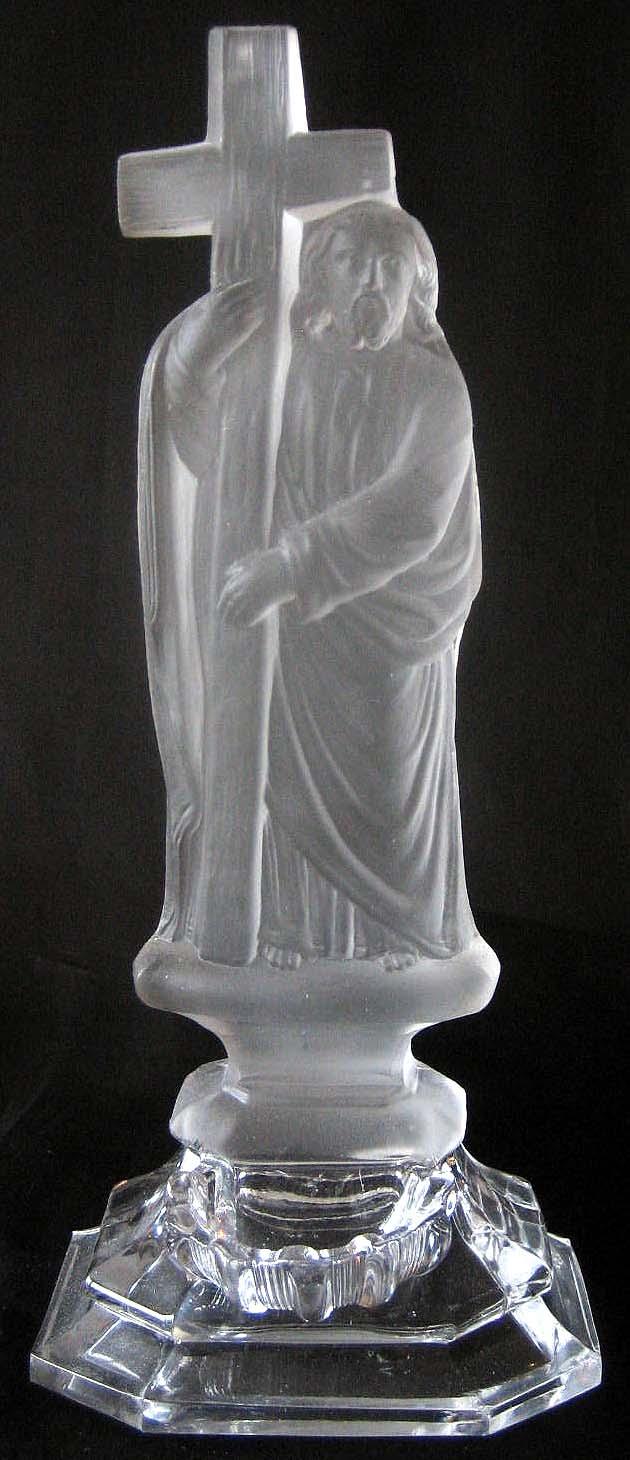 2013-3/40-07 Figur Christus mit Kreuz farbloses gepresstes Kristallglas, mattiert, H 27 cm, B 11,6 cm s.