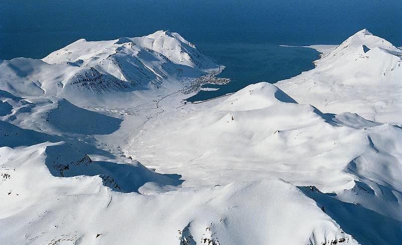 X-tra Jubiläumsreise Island Trollhalbinsel-Eyafjallajökull Feuer, Erde, Wasser & Luft: Eine "elementare" Ski- und Schneeschuhtourenreise in den Norden der magischen Vulkaninsel Island Der Siglufjord