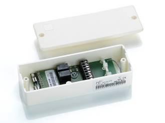 Auf Wunsch gegen Aufpreis mit passendem Stecker für Ihr Gerät. UHF-Sende-Empfänger mit automatischer Rufwiederholung und 3V-Lithium-Batterie CR2032 für ca. 50.000 Rufe ca. L52 x B32 x H15mm ca.