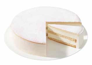 Torten 8104361 Käse-Sahne-Torte Cremige Käse-Sahne-Füllung liegt zwischen zwei hellen Biskuitböden und einem Deckel aus Rührteig.