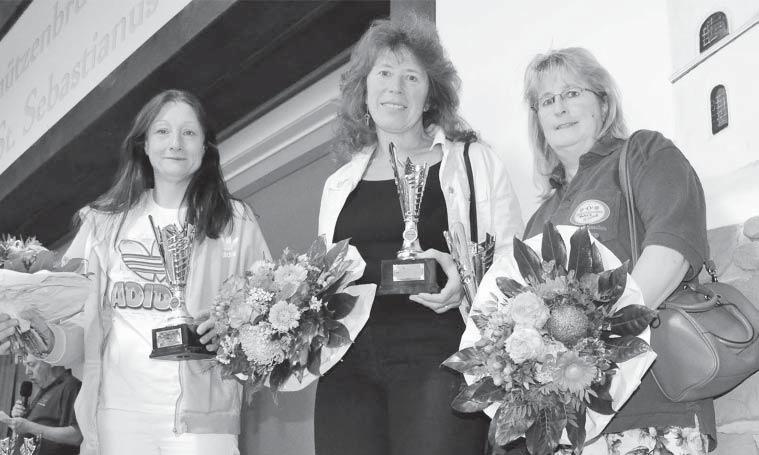 Aus dem Landesverband LV-Meister der Damen wurde: Manuela Weidner (m.), Karo As Skat.