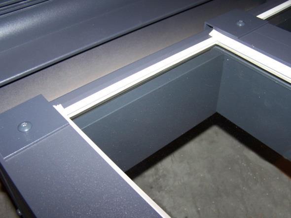 Achtung: Die Plattenseite mit dem 980 mm Kondensprofil, zeigt zur niedrigsten/unteren Seite Ihrer Überdachung!