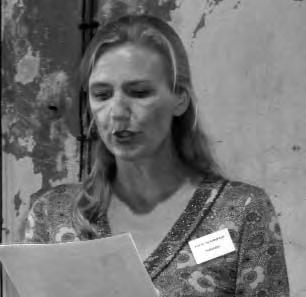 Auf der Suche nach dem Roten Faden Eine Hommage an Ulla Grüllich für 27 Jahre Tätigkeit als Erste Vorsitzende des Arbeitskreises Textilgestaltung NRW von Iris Kolhoff-Kahl (gesprochen von Ulla Kramps
