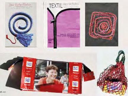 Strukturen wie Ullas Leben, aber mit dem roten textilen Faden, eine künstlerische Papier-Stoffapplikation, all dies sind textile Ausdrucksformen, die an Ulla Grüllichs Arbeit erinnern.