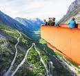 30.09. DAUER: 10 Stunden 0 PREIS: 309 p. P. Dies ist eine der spektakulärsten Landschaften Norwegens mit steilen Bergen, die imposant aus den Fjorden emporragen.