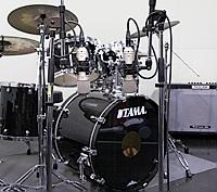 Ein Schlagzeug aufnehmen Es gibt die verschiedensten Möglichkeiten, ein Schlagzeug aufzunehmen. Für unser Beispiel wollen wir mit zwei TM-80 eine Stereospur erzeugen.