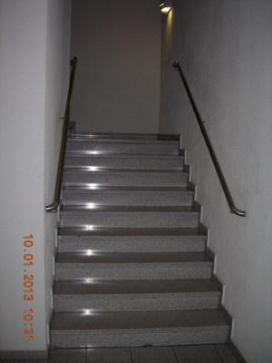 Alternative zur Schwelle / Stufe / Treppe: Aufzug zum Parkhaus, Aufzug im Foyer zum Obergeschoss Anmerkungen für den Gast: Alternativen zur Treppe: Aufzug Foyer und Parkhaus und 2 Rolltreppen.