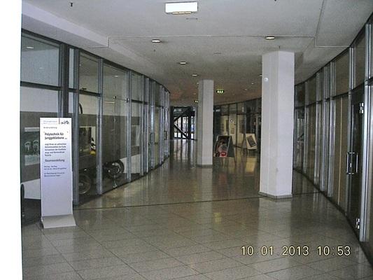 Über den Aufzug sind zu erreichen: Eingangsbereich CCS, Saal "Simson", "mchen", Veranstaltungssaal, Bankettsaal "Kaluga" Breite der Bewegungsfläche vor der