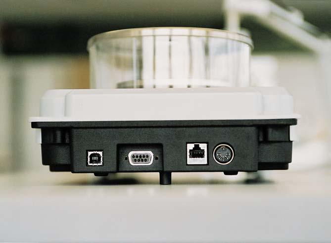 Die Schnittstellen der Pinnacle-Serie: RS232C, USB und LAN.