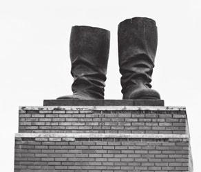 74 Forum DDR-Geschichte im Museum Stalins Stiefel im Memento Park bei Budapest ganz bestimmte Wege durch das Museum gehen (was letztendlich zu Folterkammern im Keller führt), während sie akustisch