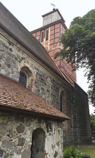NACHHALTIG FÖRDERN Seit 1995 steht der St. Marienkirche in Bergen (links) die Margarethe Bierlein-Stiftung zur Seite.