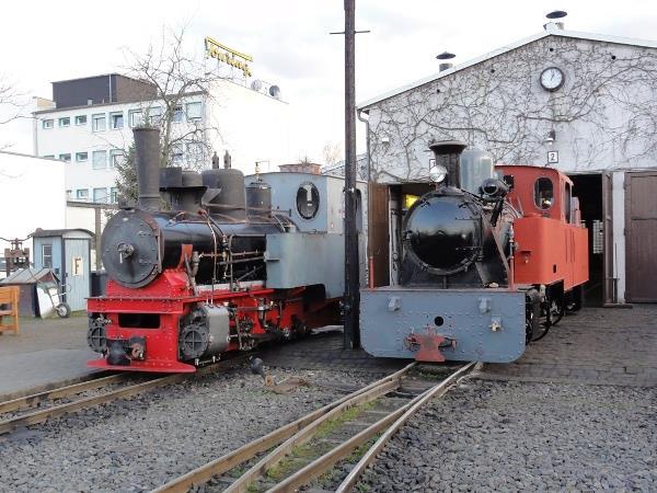 Februar 2014 Die Dampflokomotiven Lok 11, Jung 10137/1952 Typ HF110C, und Lok 16, Orenstein & Koppel 11073/1925, wurden soweit fertig gestellt, dass ein erstes Anheizen und Probefahrten nach der