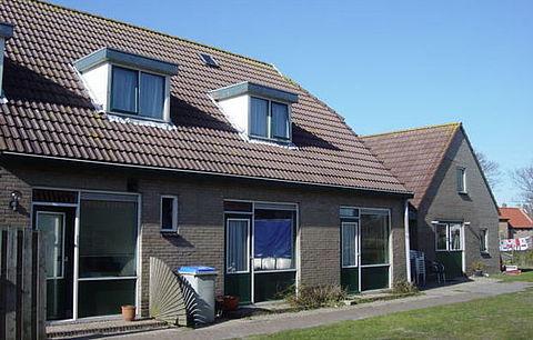 Unser Gruppenhaus liegt am Ortsrand des kleinen Ortes Buren auf der westfriesischen Insel Ameland.