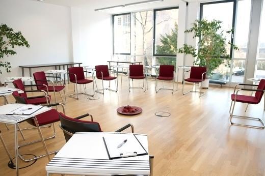 Unsere Seminar- und Coachingräume Unsere Seminar- und Coachingräume im Herzen der Schlossstadt Brühl bieten Ihnen eine anspruchsvolle Umgebung für Ihre Veranstaltung: helle und freundliche