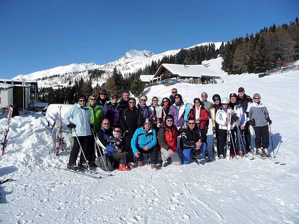 Bad Neuenahr-Ahrweiler auf Skitour Finanzsportgemeinschaft macht s möglich FREIZEIT UND SPORT 27 Kollegen waren der Einladung der Finanzsportgemeinschaft Bad Neuenahr-Ahrweiler zur Skitour vom 7.
