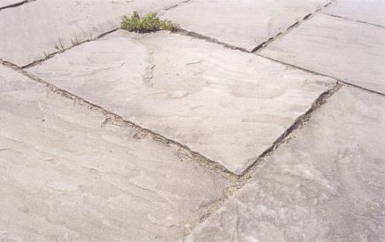 Bodenplatten gerichtet Bodenplatten gerichtet haben eine gespaltene Oberfläche.