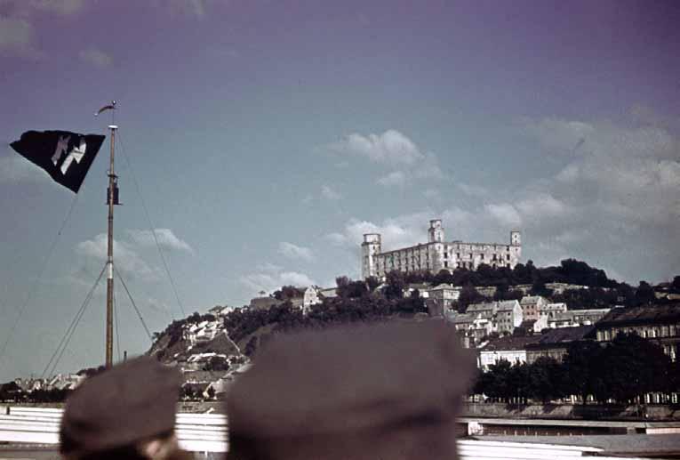 Anreise der reichsdeutschen Umsiedlungskommission im September 1940 auf der Donau nach