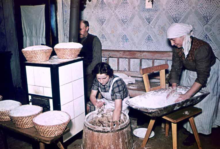 54 ベッサラビア式のパン焼きの伝統もまた 引き継がれていく Die