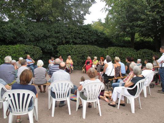 BLOGEINTRAG, 18. August 2018 LESUNG IM LUSTGARTEN Wir hatten am Freitag den 17. eine sehr schöne Lesung im Erbacher Lustgarten mit einem aufmerksamen und charmanten Publikum.