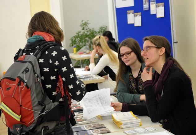 Lesung im Senat und im Rat der Akademie, Diskussion in den Fakultäten)